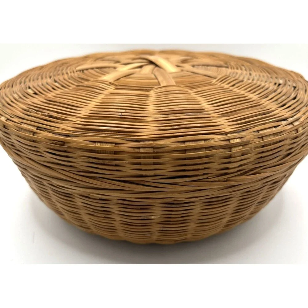 Vtg Woven Chinese Split Bamboo & Rattan Woven Boho Round Storage Basket & Lid